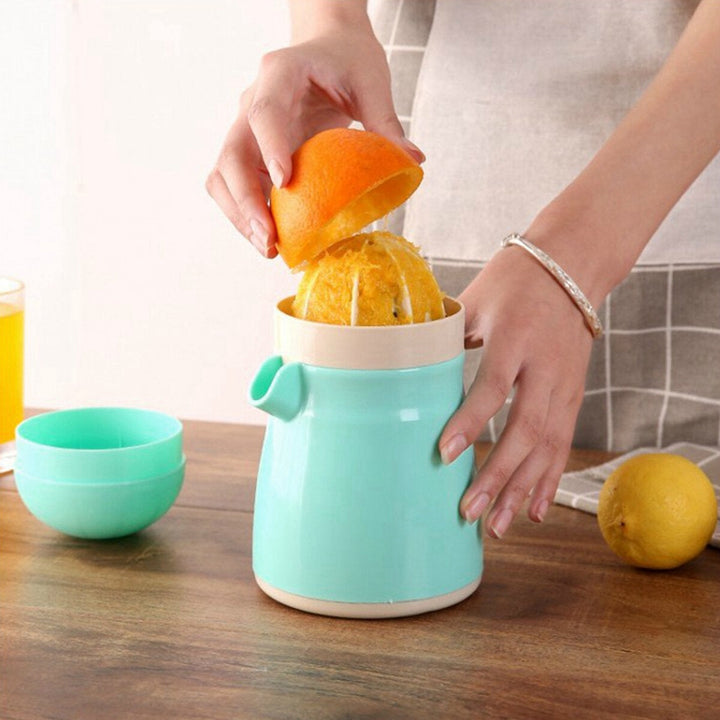 2-in-1 Manual Juicer Citrus Squeezer Cup Orange Lemon